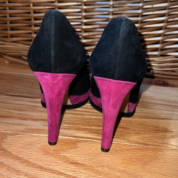 CHANEL Black & Purple/Pink Suede Pumps size 36 (6) - Picture 3 of 9
